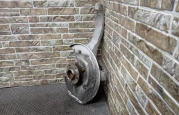 Кулак поворотный левый для Volvo XC90 2017 года на фотографиях