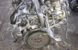 Двигатель для Mazda MPV 1999 года на фотографиях