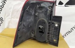 Фонарь правый для Toyota Land Cruiser 2008 года на фотографиях