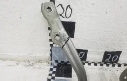 Петля капота левая для Skoda Octavia на фотографиях