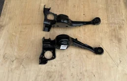 Рычаг продольный задний левый для Toyota RAV4 2004 года на фотографиях