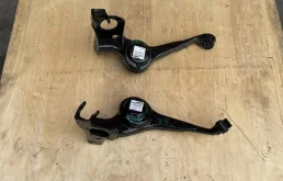 Рычаг продольный задний левый для Toyota RAV4 2004 года на фотографиях