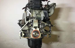 Двигатель без навесного для Opel Astra 1996 года на фотографиях