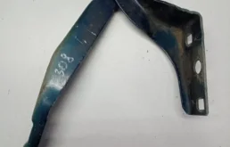 Петля капота левая для Peugeot 308 2010 года на фотографиях