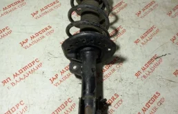 Амортизатор передний левый для Nissan Qashqai 2012 года на фотографиях