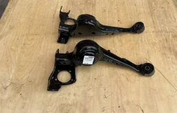 Рычаг продольный задний левый для Toyota RAV4 2004 года на фотографиях