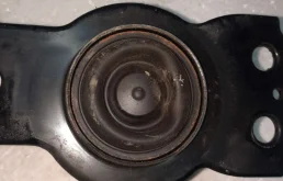 Опора двигателя задняя правая верхняя для Nissan Qashqai 2012 года на фотографиях