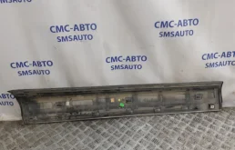 Молдинг двери передний правый для Volkswagen Touareg 2006 года на фотографиях