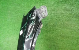 Крыло правое для Volkswagen Touareg 2011 года на фотографиях