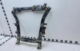 Подрамник двигателя для Renault Duster 2018 года на фотографиях