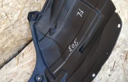 Подкрылок передний левый для Suzuki Grand Vitara 2006 года на фотографиях