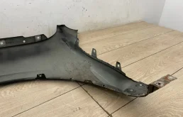 Крыло правое для Volkswagen Touareg 2016 года на фотографиях