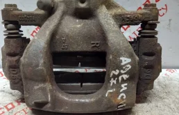 Суппорт передний левый для Toyota Avensis на фотографиях