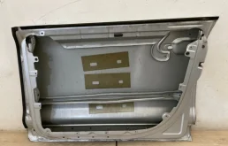 Дверь передняя правая для Volkswagen Touareg 2009 года на фотографиях