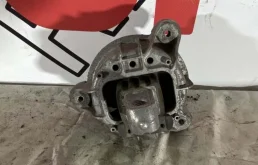 Опора двигателя передняя левая верхняя для BMW 5er на фотографиях