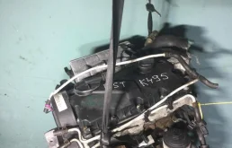 Двигатель без навесного для Volkswagen Caddy 2007 года на фотографиях