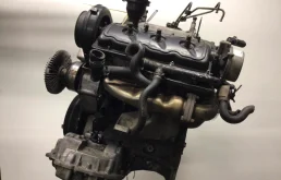 Двигатель для Audi A6 2001 года на фотографиях