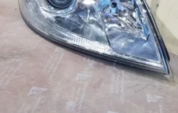 Фара ксенон левая для Skoda Octavia 2010 года на фотографиях