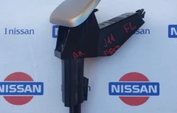 Форсунка фароомывателя левая для Nissan Qashqai 2020 года на фотографиях