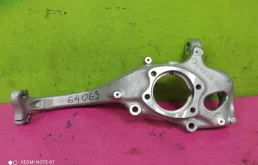 Кулак поворотный правый для Audi A4 2014 года на фотографиях