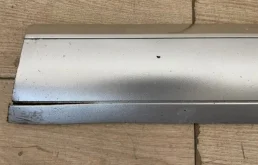 Молдинг двери передний правый для Volkswagen Touareg 2006 года на фотографиях