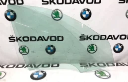 Стекло двери переднее правое для Skoda Octavia 2010 года на фотографиях