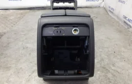 Подлокотник передний левый для Volkswagen Touareg на фотографиях