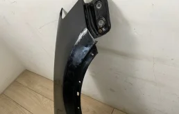 Крыло правое для Volkswagen Touareg 2016 года на фотографиях