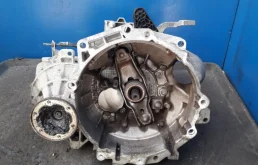 МКПП для Volkswagen Golf 2009 года на фотографиях