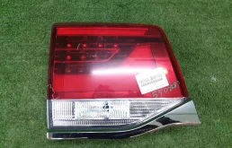 Фонарь внутренний левый для Toyota Land Cruiser 2021 года на фотографиях
