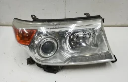 Фара ксенон левая для Toyota Land Cruiser 2012 года на фотографиях