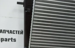 Радиатор охлаждения ДВС для Hyundai Tucson 2005 года на фотографиях