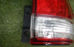 Фонарь правый для Toyota Land Cruiser 2008 года на фотографиях