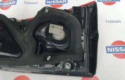 Фонарь внутренний левый для Nissan Qashqai 2018 года на фотографиях