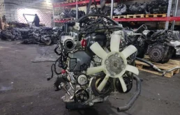 Двигатель для Nissan Pathfinder 2005 года на фотографиях