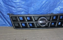 Решетка радиатора для Nissan X-Trail 2001 года на фотографиях
