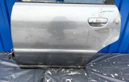 Дверь задняя левая для Audi A4 2007 года на фотографиях
