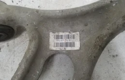 Рычаг передний правый нижний для Volkswagen Touareg на фотографиях