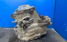 Картер МКПП для Skoda Octavia 2004 года на фотографиях