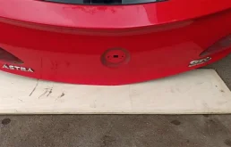 Дверь багажника для Opel Astra 2017 года на фотографиях