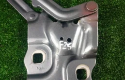 Петля капота правая для BMW X3 2015 года на фотографиях