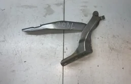 Петля капота левая для Peugeot 308 2010 года на фотографиях