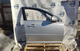 Двери для Volvo S80 2013 года на фотографиях