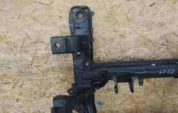 Подрамник двигателя для Suzuki Grand Vitara 2006 года на фотографиях