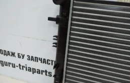 Радиатор охлаждения ДВС для Hyundai Tucson 2005 года на фотографиях