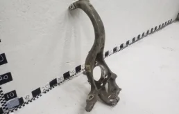 Кулак поворотный правый для Porsche Macan на фотографиях