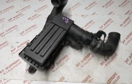 Корпус воздушного фильтра для Volkswagen Tiguan 2010 года на фотографиях