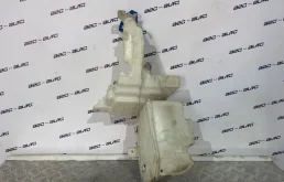 Бачок стеклоомывателя передний для Volkswagen Passat 2009 года на фотографиях