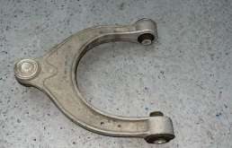 Рычаг передний правый верхний для BMW 5er 2018 года на фотографиях