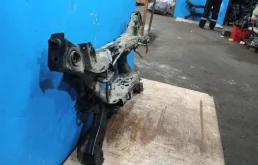 Подрамник двигателя для Nissan Murano 2002 года на фотографиях